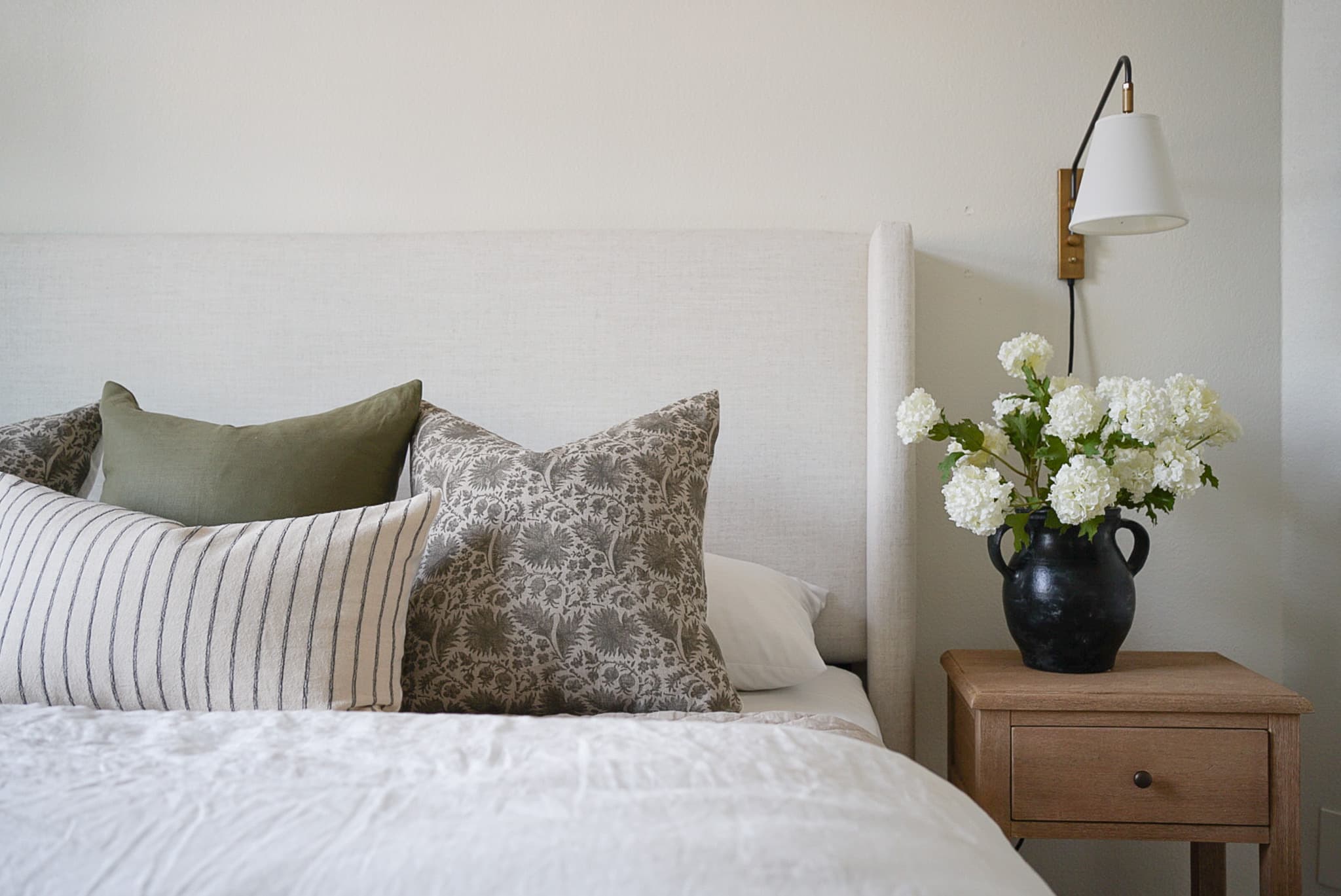 Warm neutral primary room designed by Halcyon Haus